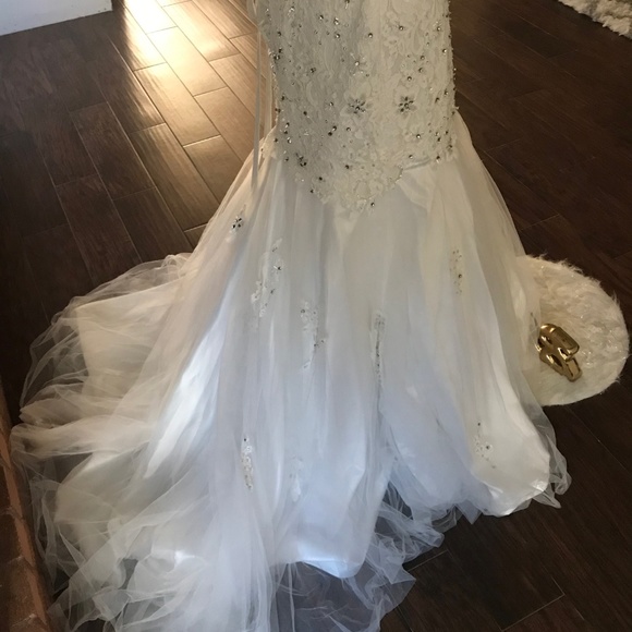 WEDDING DRESS - Picture 6 of 8